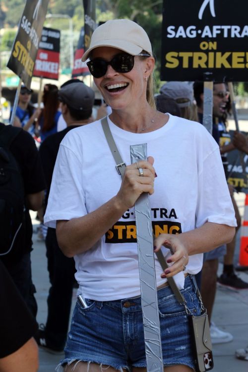 Jeri Ryan Joins SAG-AFTRA Strike, Showing Her Support at Universal 1