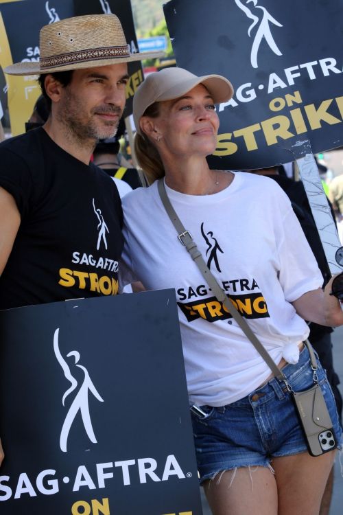 Jeri Ryan Joins SAG-AFTRA Strike, Showing Her Support at Universal 2