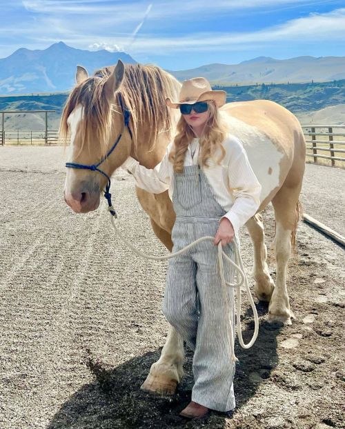 Kathryn Newton at a Photoshoot 1