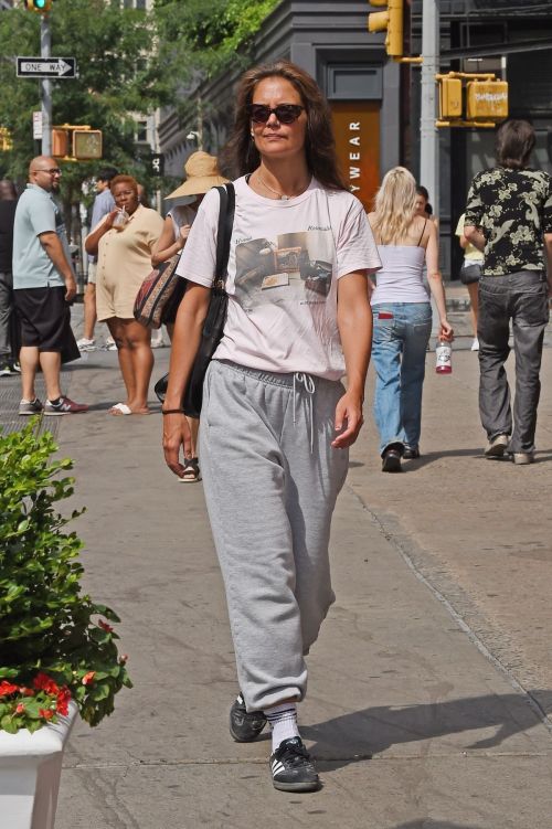 Katie Holmes Out in New York 08/05/2023 1