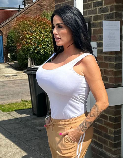 Katie Price Visits Her Local Doctor