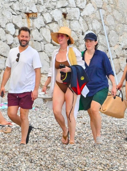 Katy Perry and Orlando Bloom Vacation at Gulf of Saint Tropez 4
