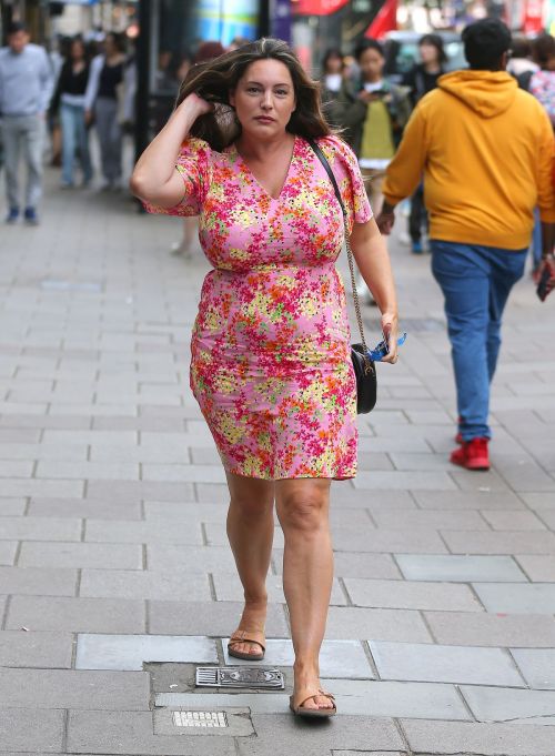 Kelly Brook Arrives at Global Radio in a Stunning Floral Pink Dress 5