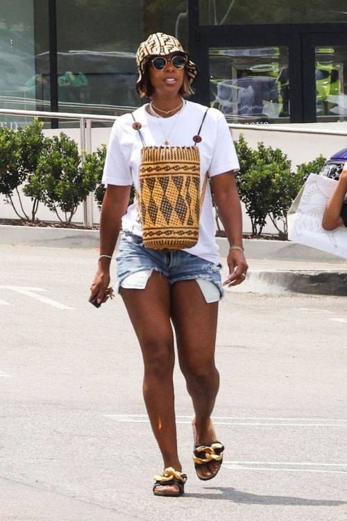Kelly Rowland in Denim Shorts Out in Studio City 1