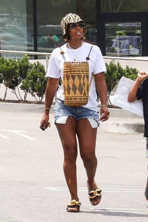 Kelly Rowland in Denim Shorts Out in Studio City 3