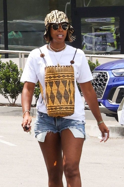 Kelly Rowland in Denim Shorts Out in Studio City 4