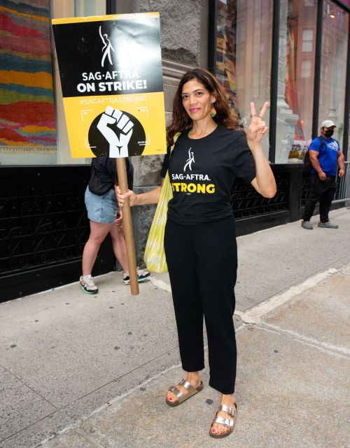 Laura Gomez at SAG-AFTRA Strike in New York 3