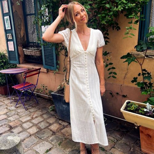 Laura Vandervoort Latest Instagram Pictures 2