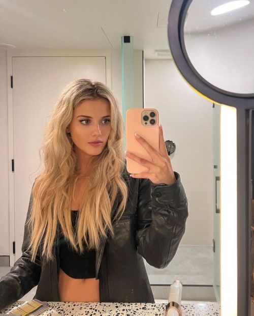 Lindsay Brewer Latest Instagram Pics 2