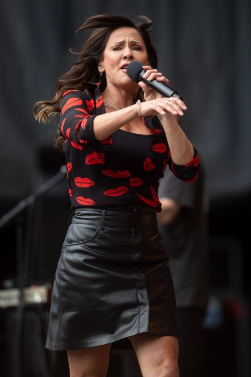 Natalie Imbruglia Performs at Kendal Calling Festival in Penrith 07/30/2023 4