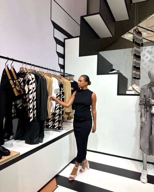 Paola Locatelli Instagram Photos 6