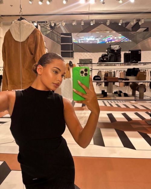 Paola Locatelli Instagram Photos 8