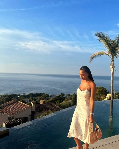Paola Locatelli Instagram Photos 11