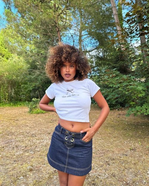 Paola Locatelli Instagram Photos 23