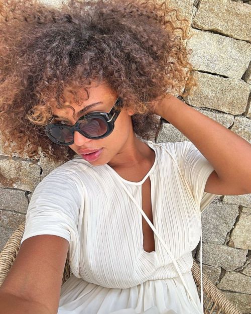 Paola Locatelli Instagram Photos 2