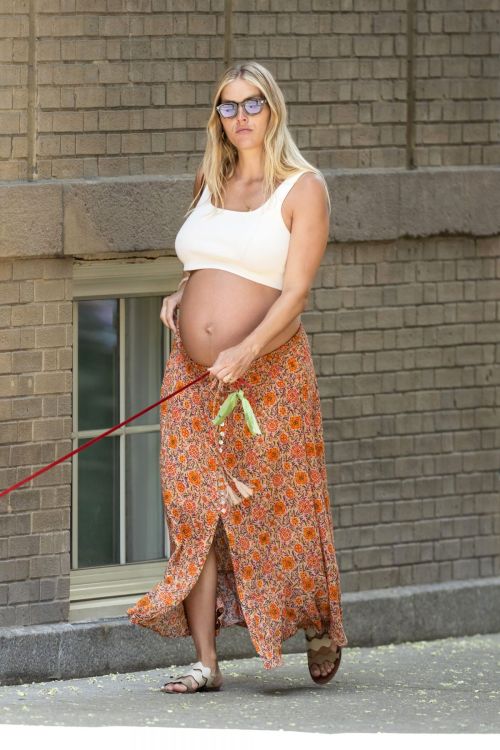 Pregnant Taylor Neisen Out in New York 4
