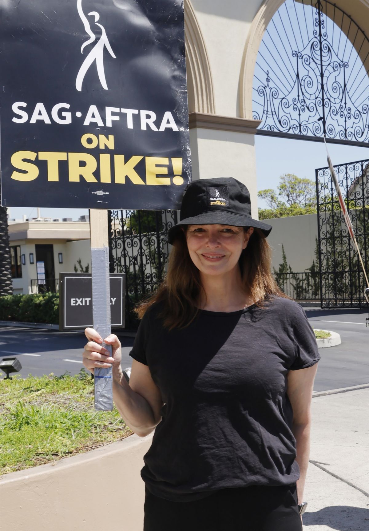 Jeanne Tropplehorn Stands Strong at SAG-AFTRA and WGA Strike