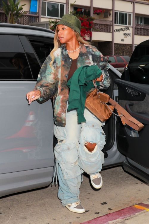 Savannah James Out for Dinner 07/28/2023 4