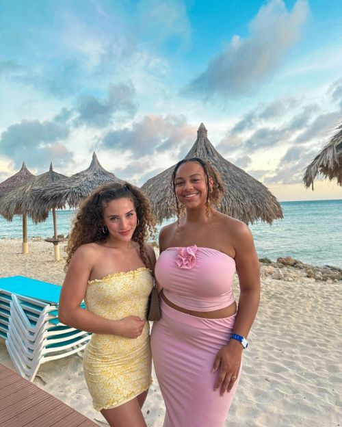 Sofie Dossi Instagram Photos 07/30/2023 1