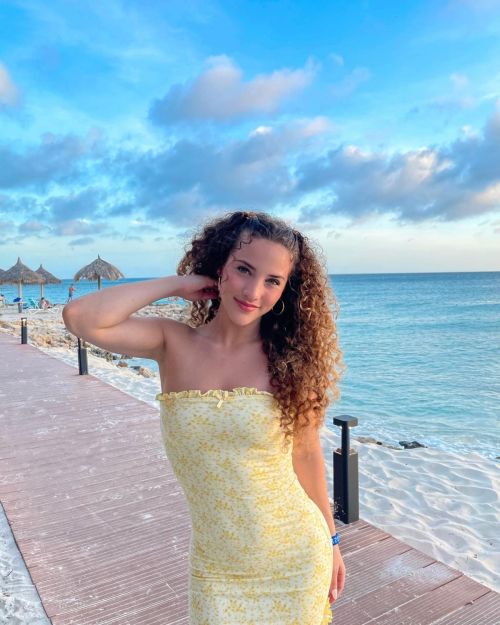 Sofie Dossi Instagram Photos 07/30/2023 8