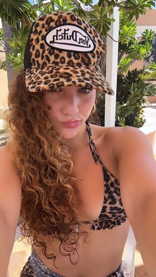 Sofie Dossi Instagram Photos 07/30/2023 10