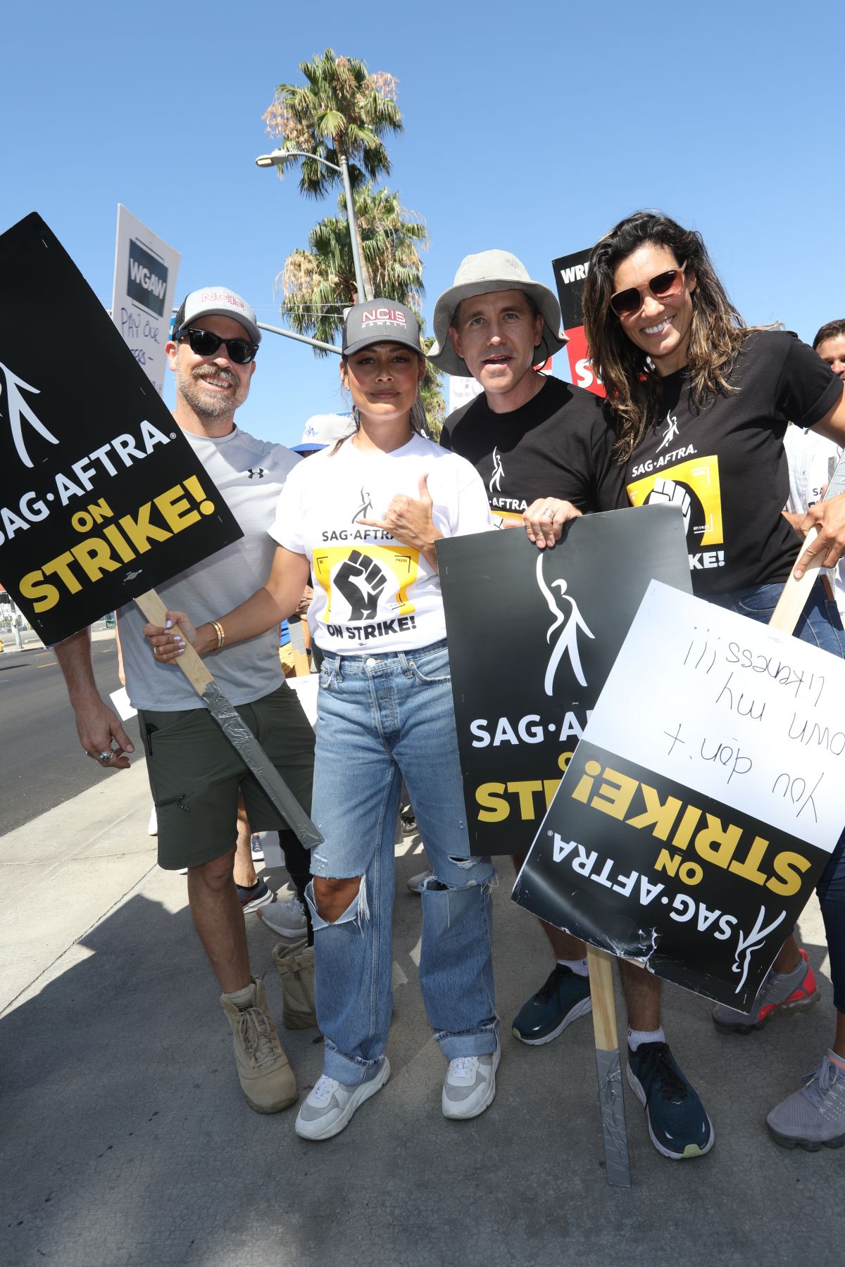 Vanessa Minnillo & Daniela Ruah at SAG Strike