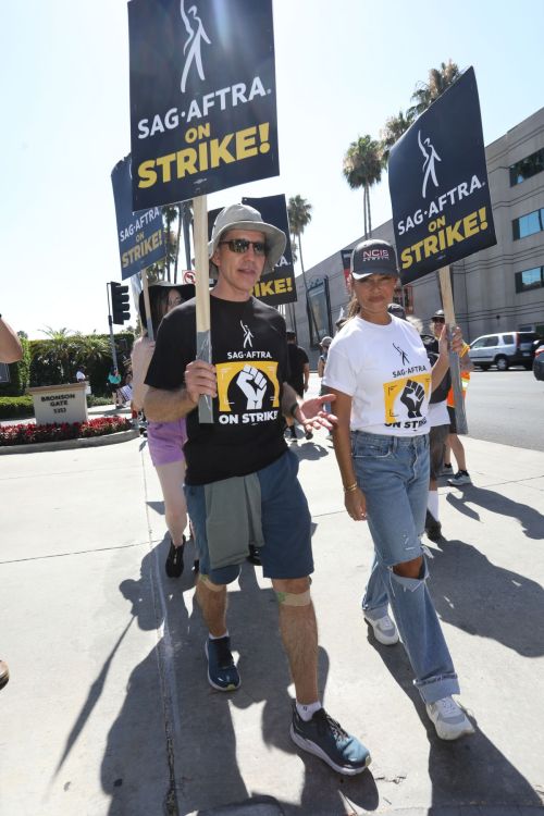 Vanessa Minnillo & Daniela Ruah at SAG Strike 1