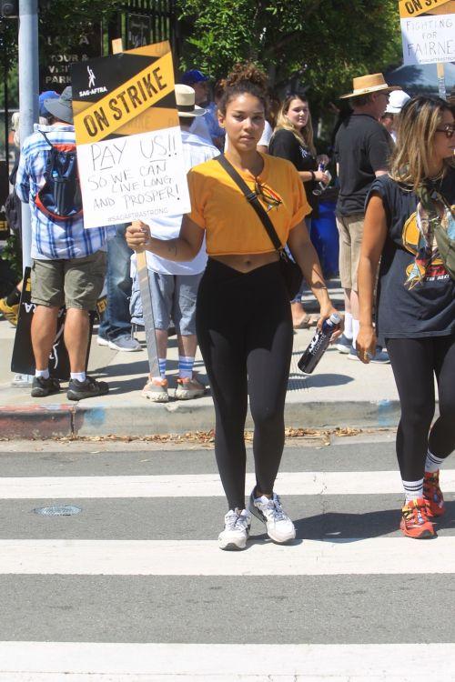 Alexandra Shipp Glams Up for SAG Strike in Hollywood 09/08/2023 3