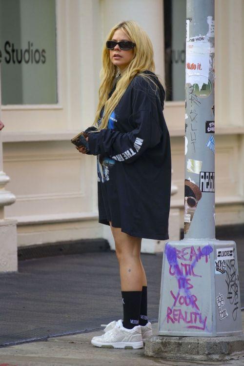 Avril Lavigne Spotted Shopping in the Heart of New York 09/07/2023 1
