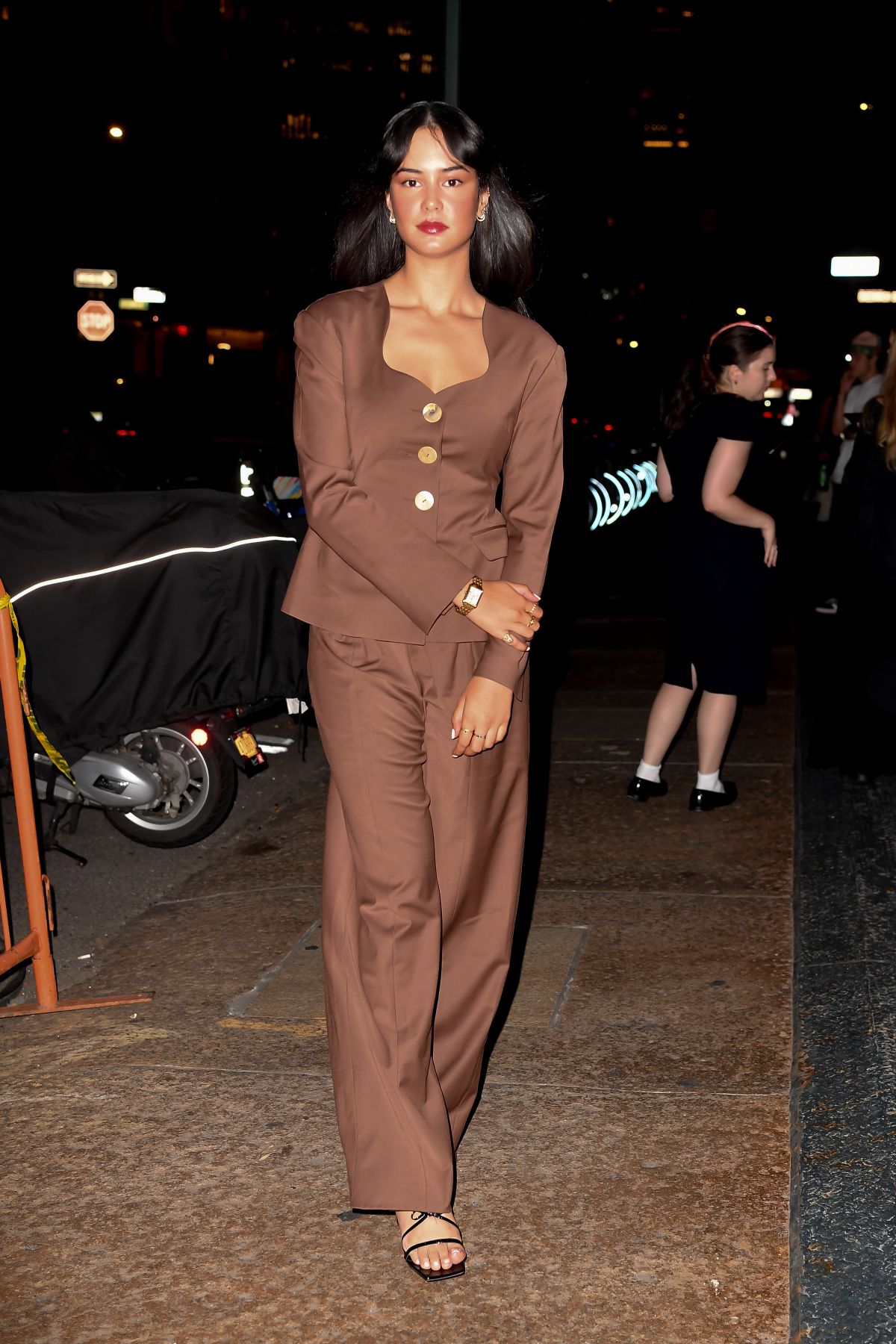 Courtney Eaton's Chic Arrival at Fossil 2023 NYFW Event 09/06/2023