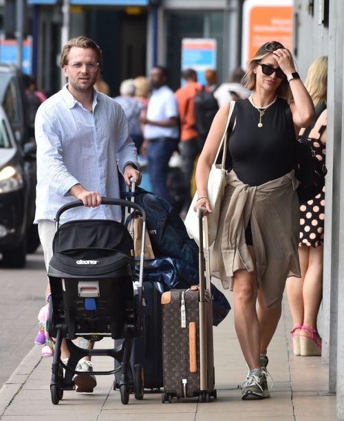 Ferne McCann and Lorri Haines Out with Their Baby 09/07/2023 3