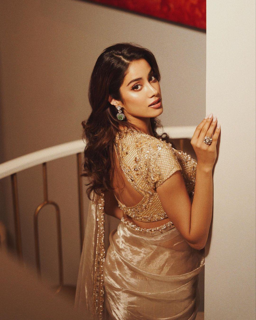 Janhvi Kapoor Shines in Manish Malhotra's Stylish Saree 09/20/2023