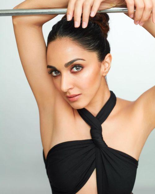 Kiara Advani Stuns in THE ATTICO Black Dress - Glam Photoshoot 08/19/2023 1