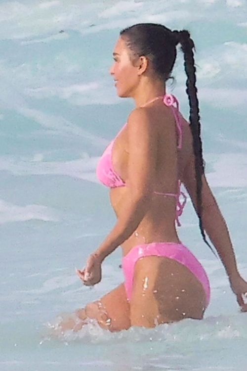 Kim Kardashian Bikini Day at Turks and Caicos Beach 09/08/2023 3