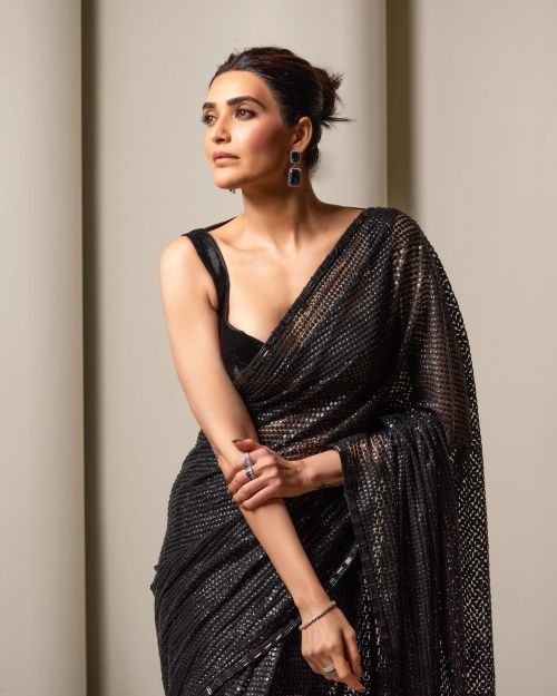 Karishma Tanna Stuns in Black Sequin Saree 1