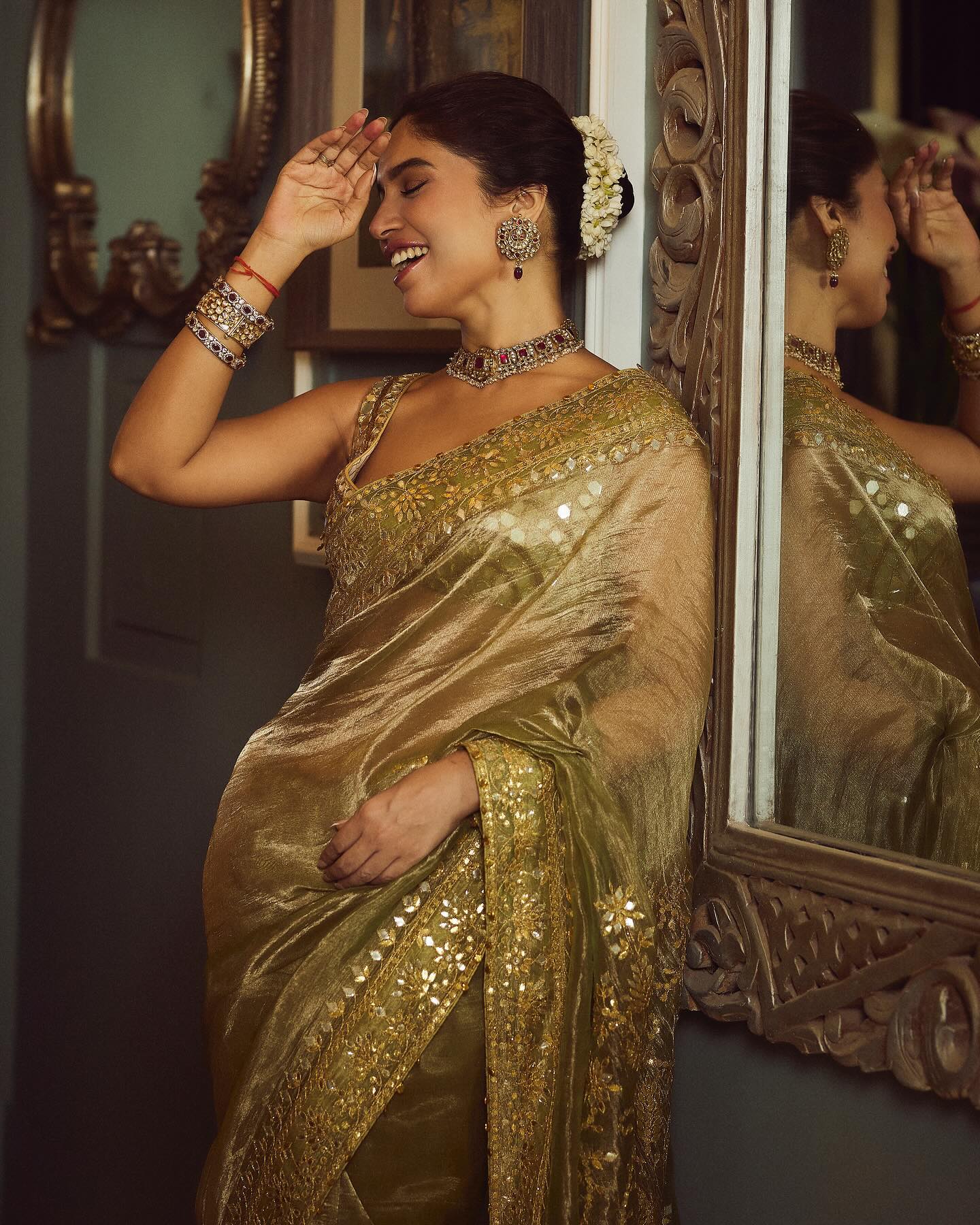 Bhumi Pednekar dazzles in Diwali 2023 saree photoshoot 4