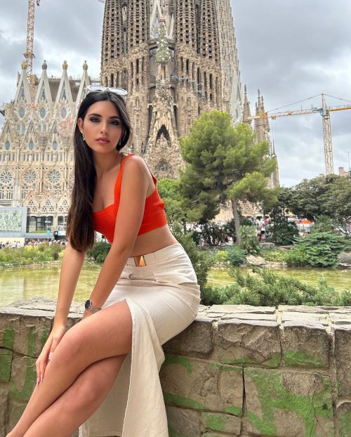 Valeria Sarnataro Glam Photoshoot at Sagrada Familia