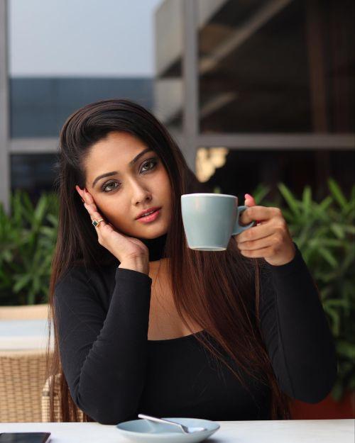 Agnijita Banerjee Coffee Date Look by Rohit Sharma