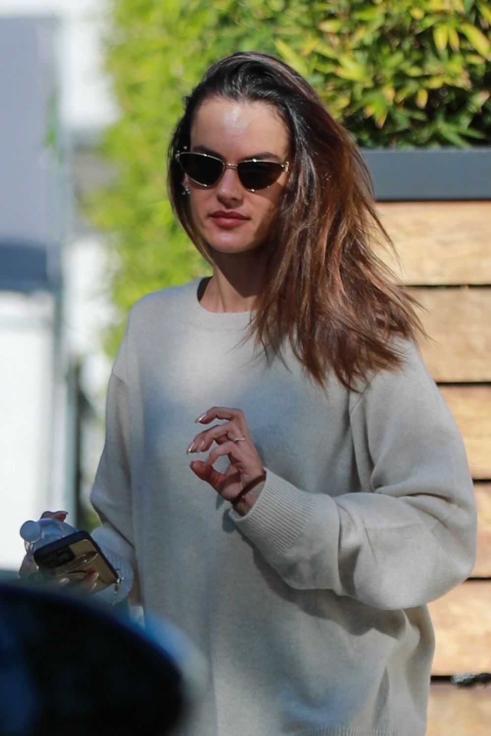 Alessandra Ambrosio Stylish Workout Look and Lunch Outing 3