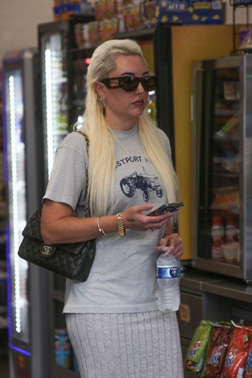 Amanda Bynes in Grey T-Shirt in LA Outfit 3
