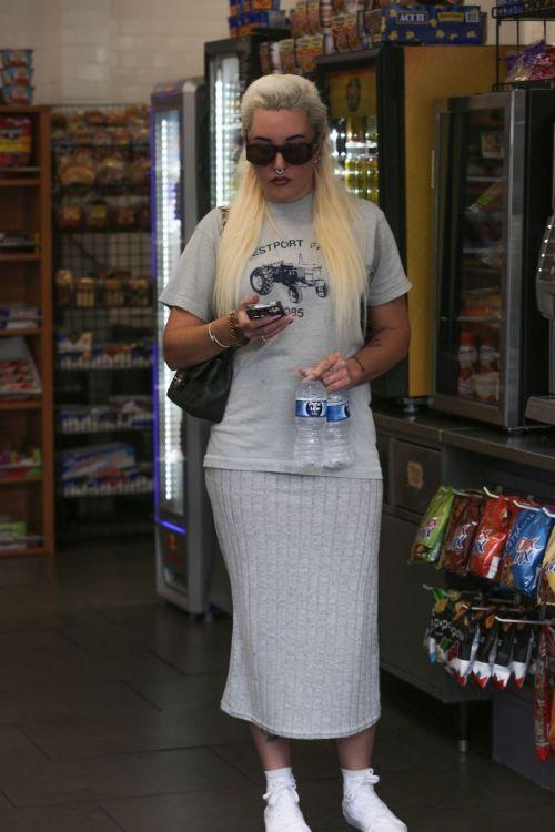 Amanda Bynes in Grey T-Shirt in LA Outfit 4