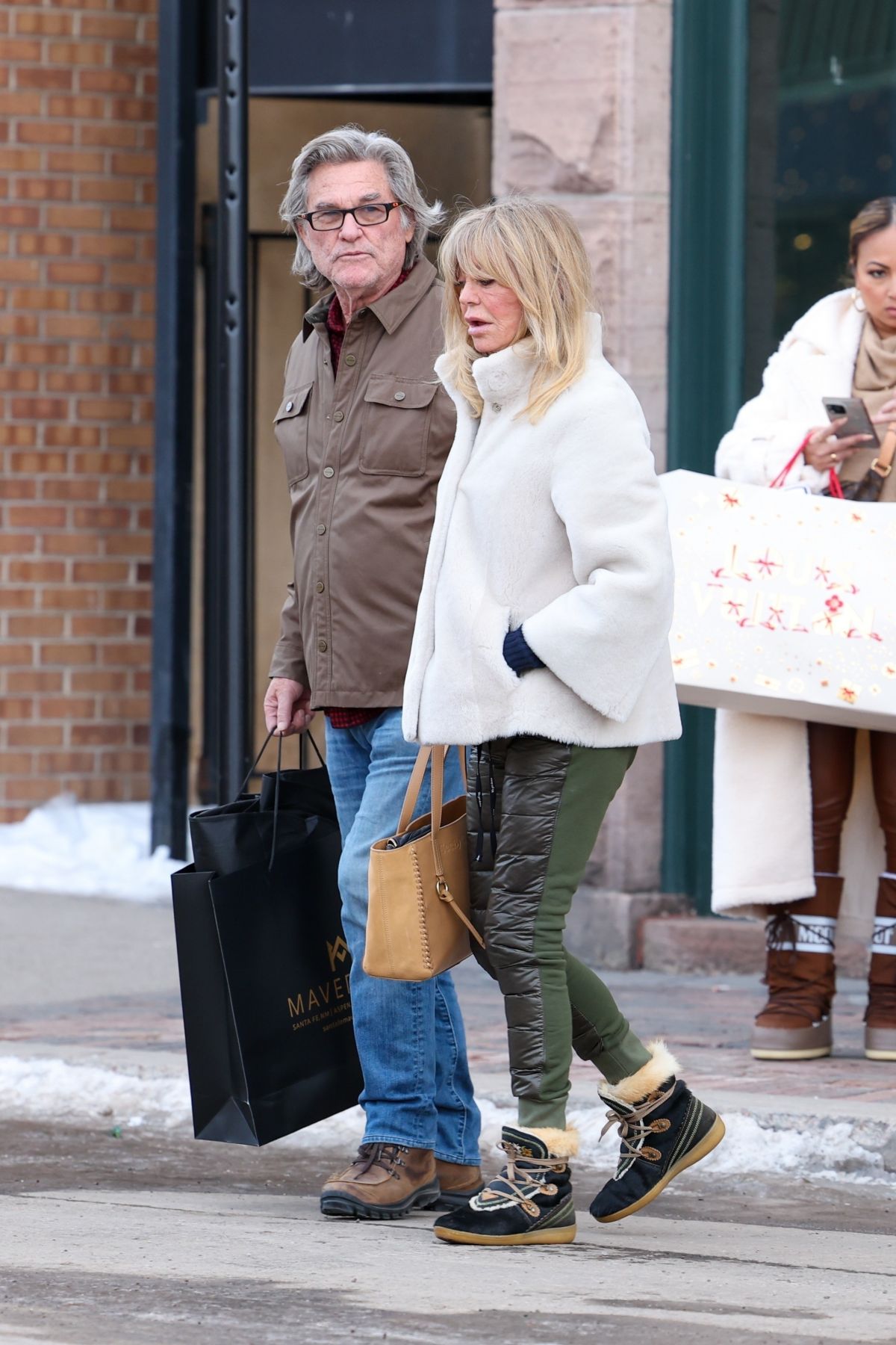 Goldie Hawn & Kurt Russell spotted shopping in Aspen 5