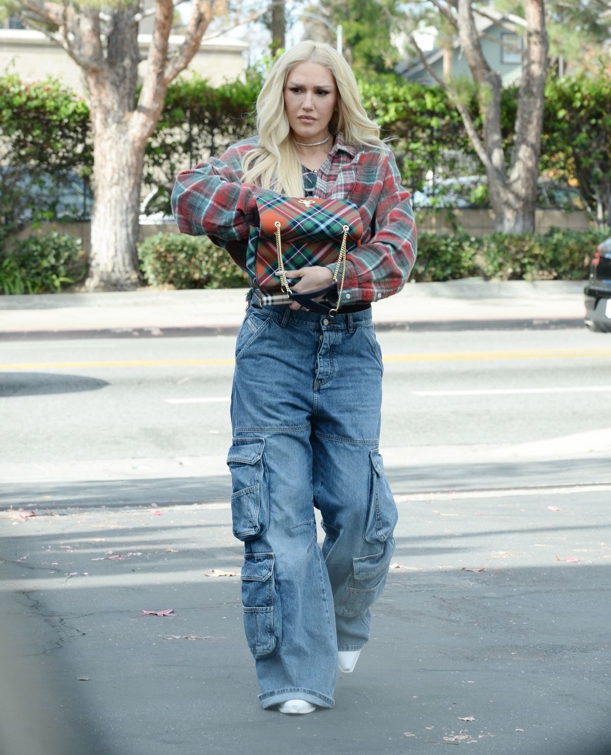 Gwen Stefani in Casual Checked Shirt and Denim in Los Angeles 3