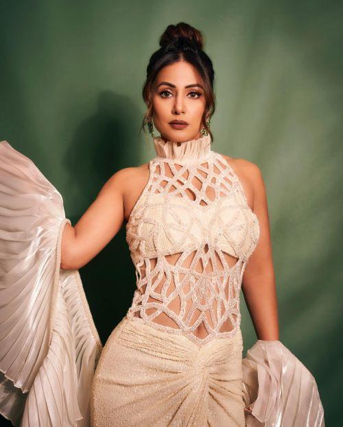 Hina Khan in Kamaali Couture Stylish Outfit 1