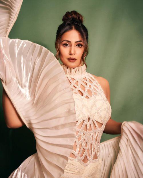 Hina Khan in Kamaali Couture Stylish Outfit 2