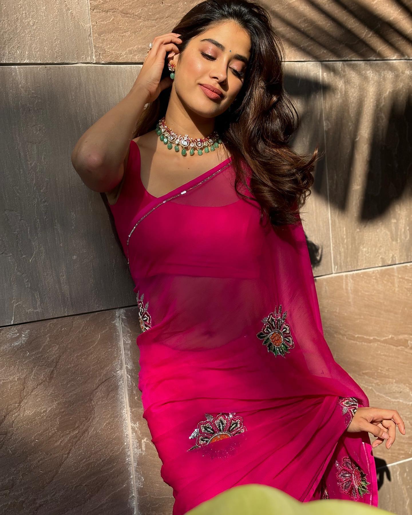 Janhvi Kapoor in Pink Saree, Promotes Kalyan Jewellers 1