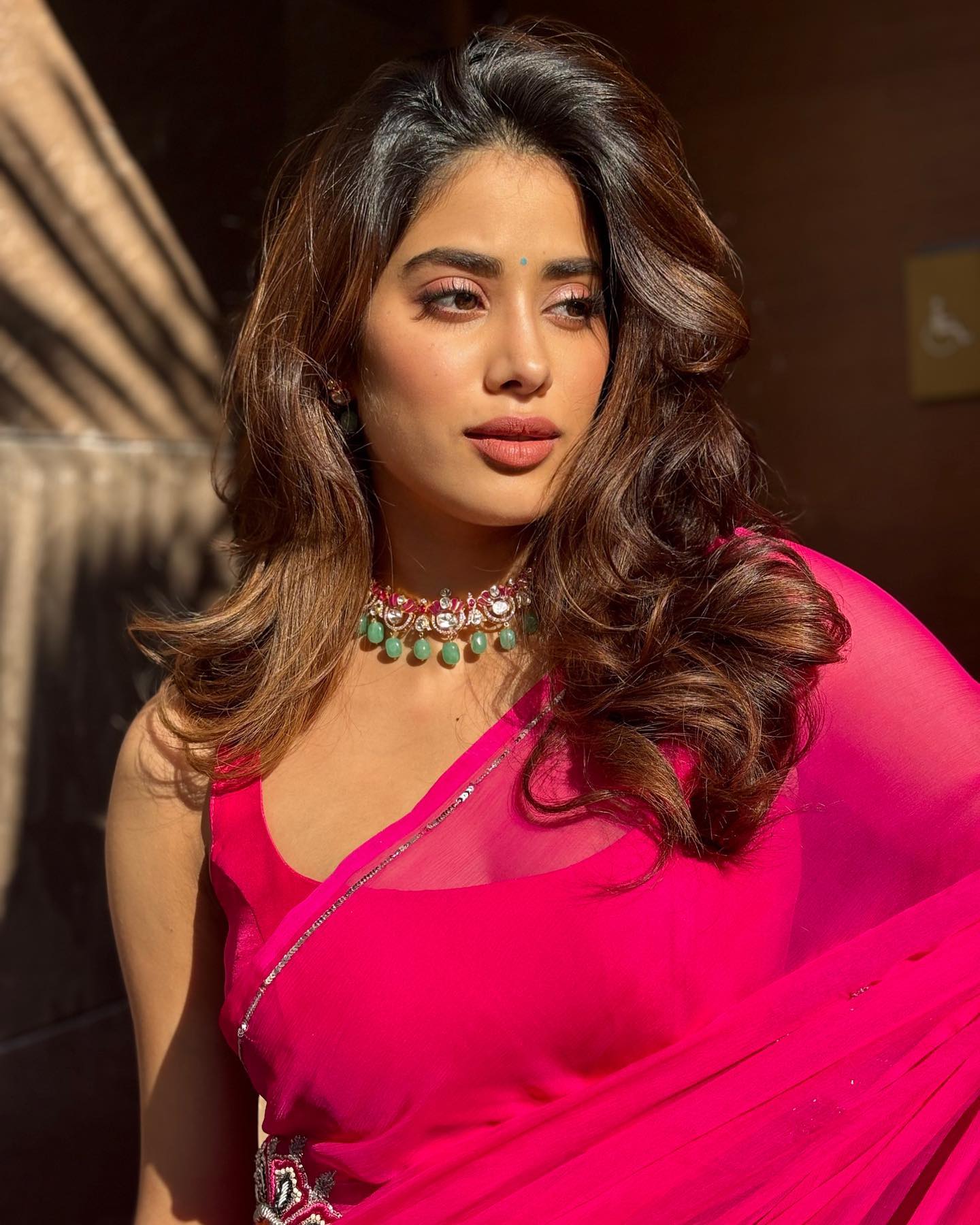 Janhvi Kapoor in Pink Saree, Promotes Kalyan Jewellers 2