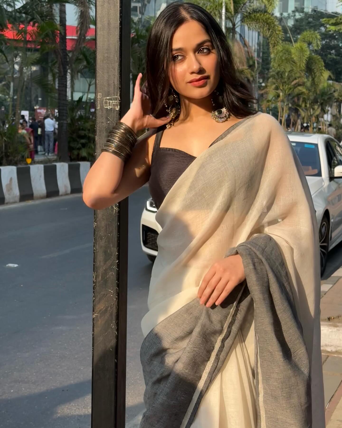 Jannat Zubair in saree with long earrings and black bangles