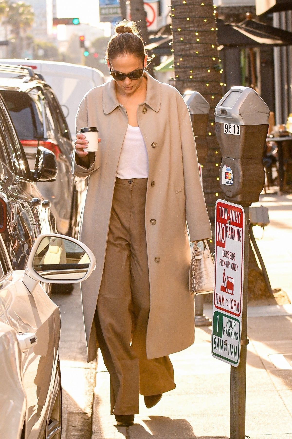 Jennifer Lopez Spotted Christmas Shopping in Los Angeles 1