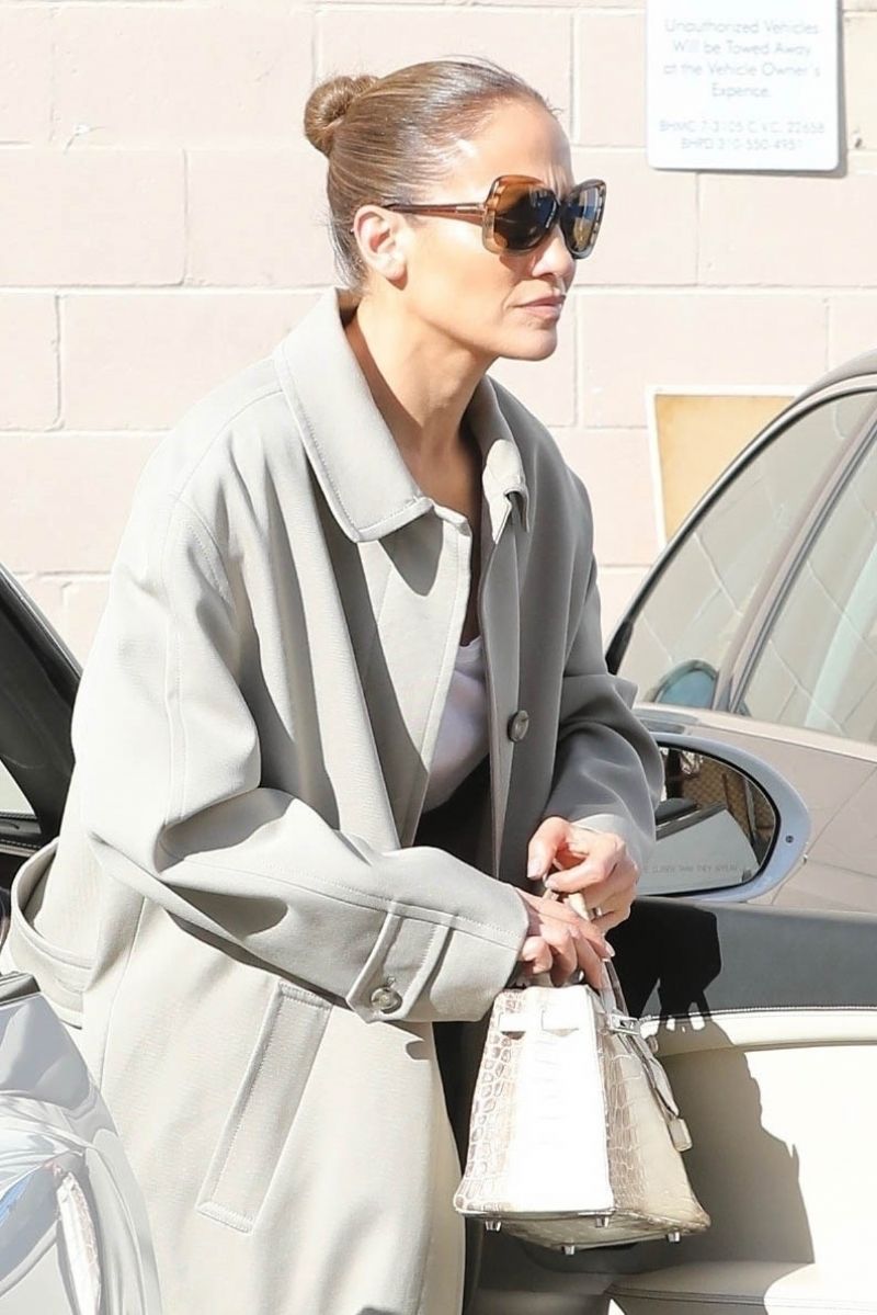 Jennifer Lopez Spotted Christmas Shopping in Los Angeles 4